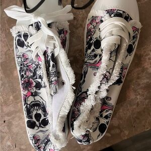 Edgy Skull Print Women's Sneakers